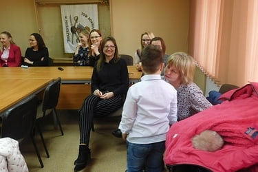 Obchodzimy Dzie&Sigma; Kobiet w Urz⌐dzie Gminy i w przedszkolu (1).JPG