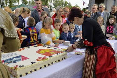 23. tort z dekoracją herbu
